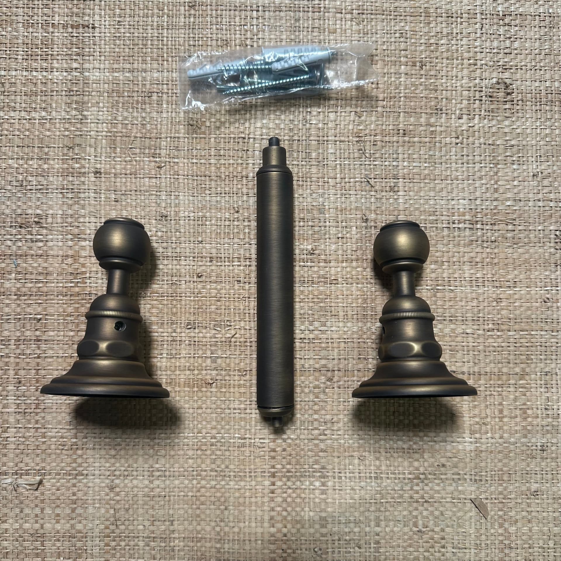 Horus | Montemartre Toilet Paper Holder in Antique Brass