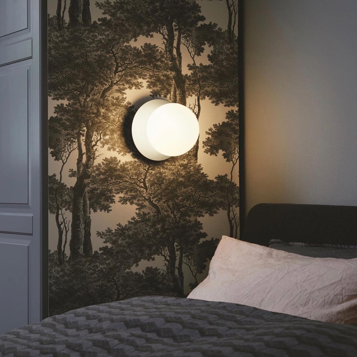 Nuura | Liila 1 Wall/Ceiling Lamp, Large - alternate view