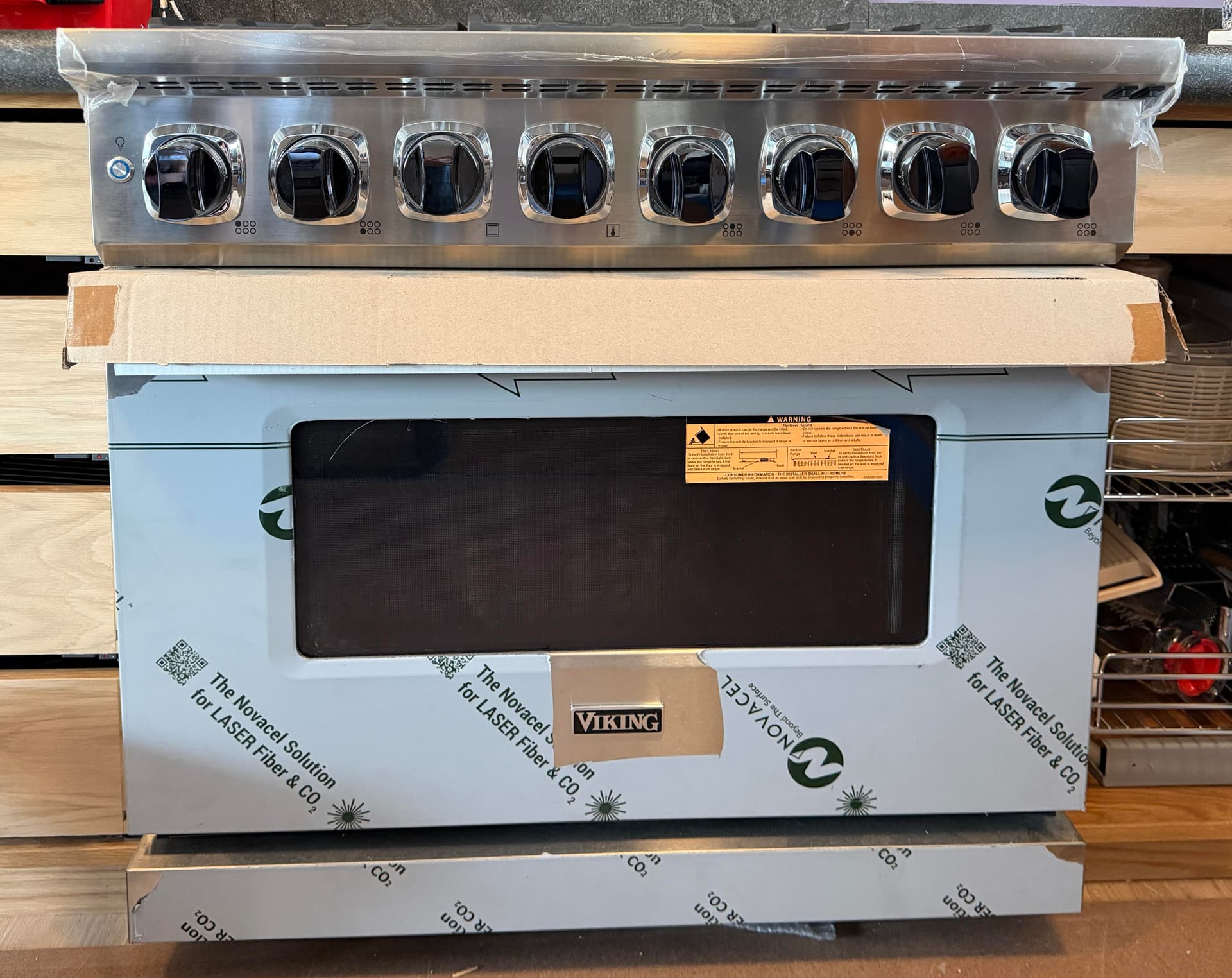 NEW Viking 36” Wide Dual Fuel Range, 6 burners